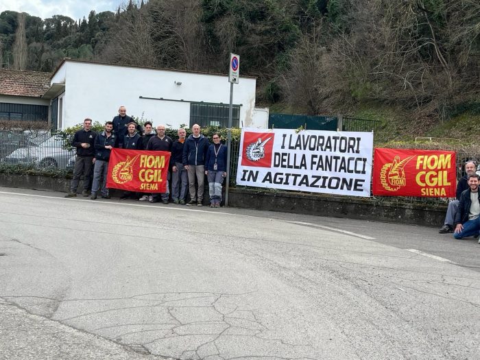 Poggibonsi, lavoratori Fantacci industrie in corteo fino al Comune incontrano il sindaco