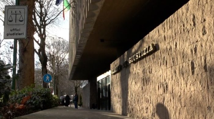 Siena, ingerisce due pile in carcere: caos e minacce in ospedale