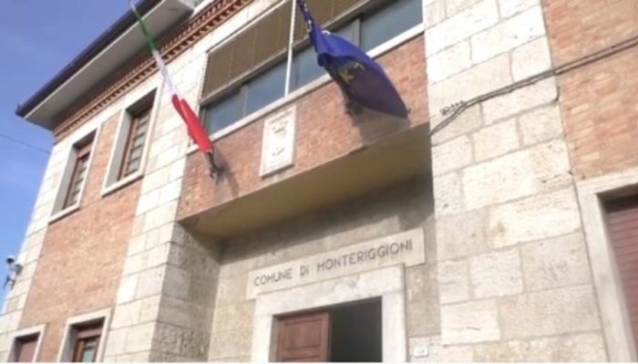 Per Monteriggioni lascia la seduta del Consiglio: "Aumenti Tari per la cattiva gestione rifiuti"