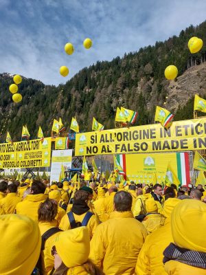 Coldiretti Toscana: centinaia di agricoltori al Brennero per fermare tir falso made in Tuscany