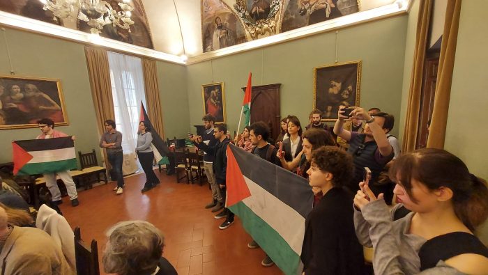 Comitato Palestina Siena irrompe il Senato Accademico dell'Università di Siena