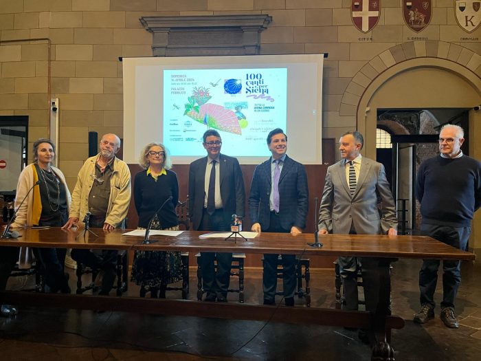 100 canti per Siena, centinaia di cittadini danno voce alla Divina Commedia