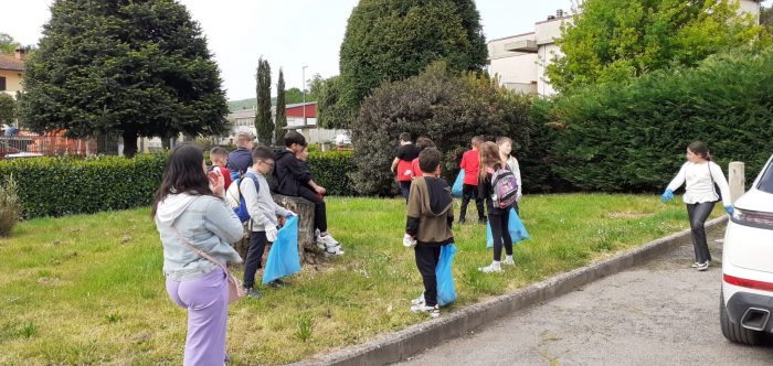 Giornata ecologica a Gaiole, gli studenti conoscono il mondo dei rifiuti
