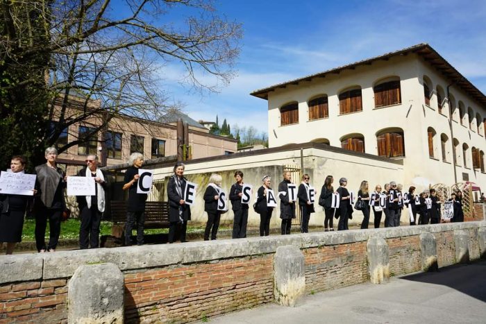 Donne in Cammino, un altro flash mob tra le vie di Colle Bassa