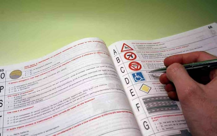 Patente B: nel 2023 pi&ugrave; di 4 candidati toscani su 10 non hanno superato l'esame di teoria