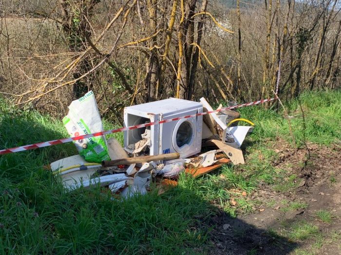 Consorzio di Bonifica 6 Toscana Sud, ripulito dai rifiuti il fosso Maestro a Pian del Lago