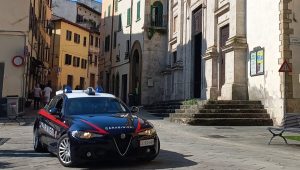 Rapina in pieno centro a Poggibonsi, due giovanissimi fermati dai Carabinieri