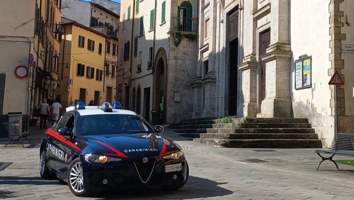 Rapina in pieno centro a Poggibonsi, due giovanissimi fermati dai Carabinieri