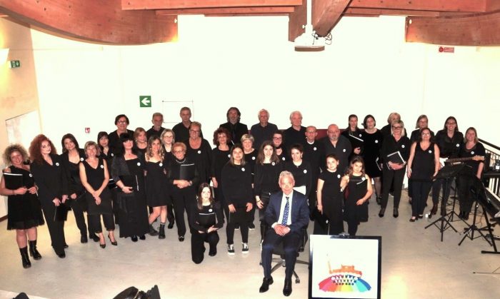 Siena, il coro "Intonati e stonati 2.0" in un concerto di beneficenza