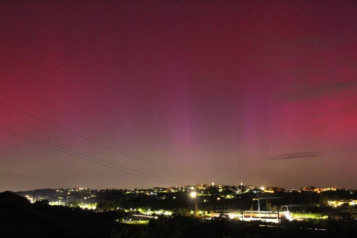Lo spettacolo dell'aurora boreale ammirato anche a Siena