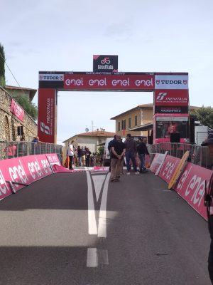 Rapolano si tinge di rosa per accogliere il Giro d’Italia