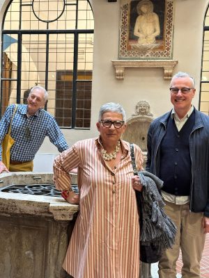 Gli studiosi Christiansen e Strehlke in visita alla Pinacoteca di Siena per ammirare in anteprima la Pala del Maestro dell’Osservanza