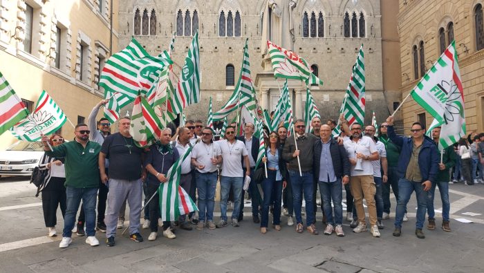 Paycare, lavoratori in Piazza Salimbeni. Cesarano (Cisl): "Mps non può girarsi dall’altra parte"
