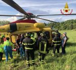 Bloccato nell'auto in bilico, intervengono i Vigili del Fuoco