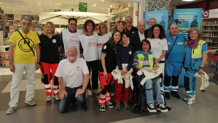 Raccolta alimentare a Poggibonsi, 5 tonnellate di prodotti per persone bisognose