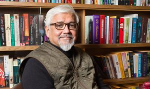 UniSi, laurea ad honorem in Lettere Moderne a Amitav Ghosh