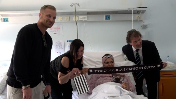 Strillo in culla e canto in curva: il kit per neonati delle Scotte donato dai tifosi del Siena