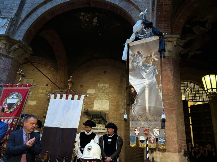 Palio del 2 luglio, svelato il Drappellone di Giovanni Gasparro