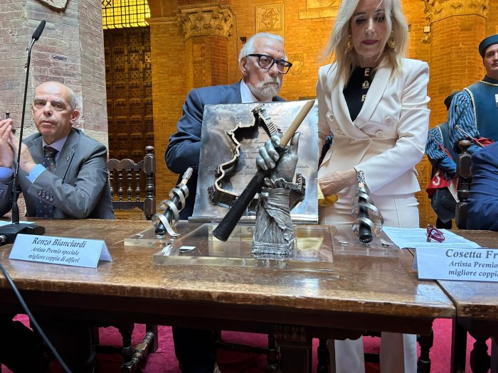 Palio 2 luglio, presentato il Premio speciale alla migliore coppia di alfieri