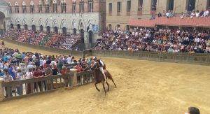 Palio di Siena 2 luglio, la Contrada della Lupa vince la seconda prova