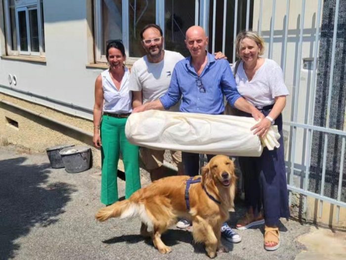 Palio, il Drappellone di Guasco in partenza per Siena