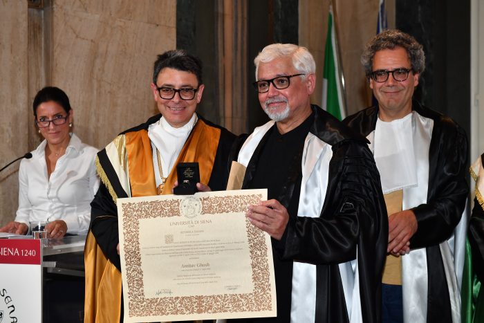 Universit&agrave; di Siena, laurea ad honorem in Lettere Moderne a Amitav Ghosh