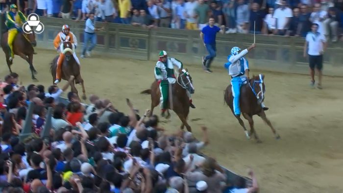 Palio di Siena, trionfa l'Onda