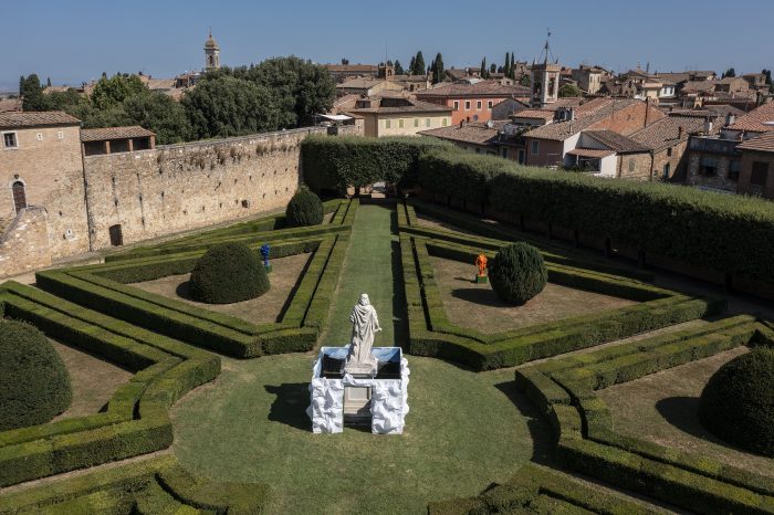 San Quirico d'Orcia, inaugurata la 53esima edizione di Forme nel Verde