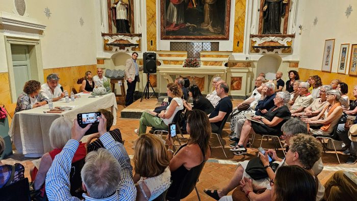 Pienza, grande partecipazione di pubblico per l'inaugurazione della mostra su Pio II di Aleardo Paolucci