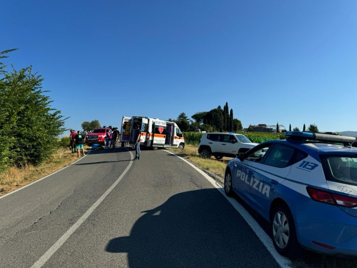 Cade con lo scooter in un dirupo in piena notte, 60enne salvato dalla Polizia