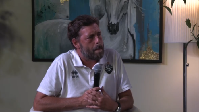 Salv&ograve; da un incendio a scuola 17 bambini: Alessandro Barbieri, il Siena ha un eroe come vice allenatore