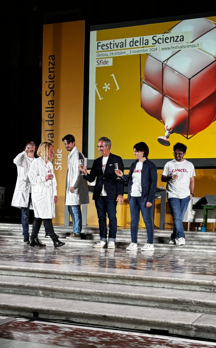 "Il tocco del cuore che batte contro il cancro", sfida recitata dagli scienziati senesi al Festival della Scienza di Genova