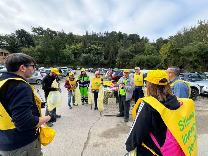 Puliamo il Mondo 2024 a Colle Val d'Elsa, bonificato il sentiero di Solatìo