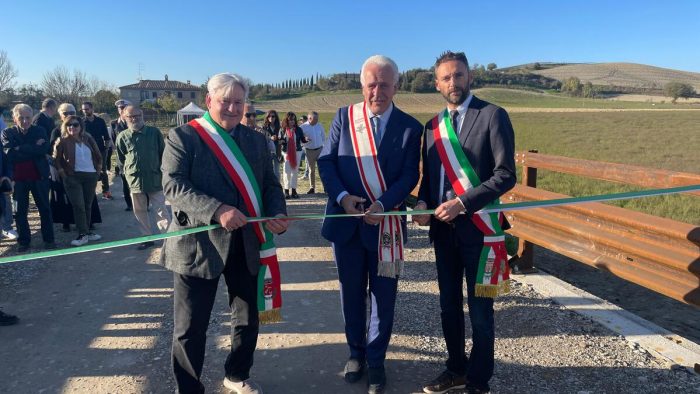 Inaugurato il nuovo ponte sul torrente Causa, fra i comuni di Monteroni d'Arbia e Asciano