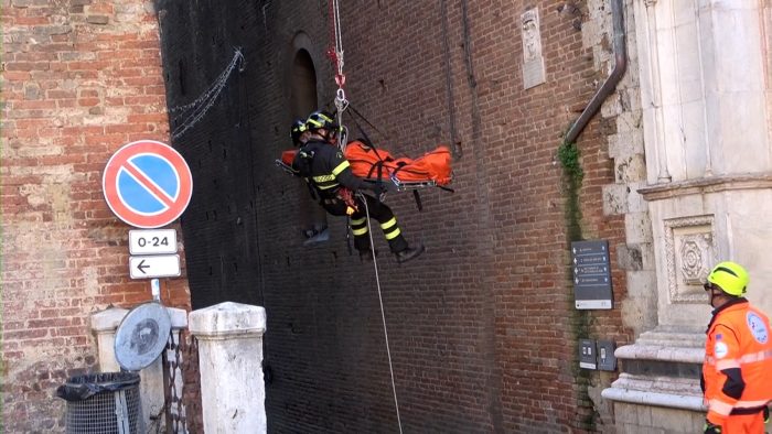 Siena: dalla Torre del Mangia ai bottini, i salvataggi dei Vigili del Fuoco
