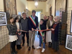 Montepulciano, inaugurata la mostra fotografica &ldquo;La Marcia dei Bambini&rdquo; di Mauro Zorer
