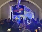 Monteriggioni, musica e comicità per le serate “Incroci: i sabati di Abbadia Isola”