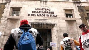 Beko, nella notte trovato accordo preliminare al Ministero. Per Siena incentivo all'esodo e piano di reindustrializzazione