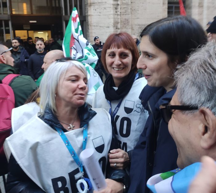 Presidio Beko a Roma, Elly Schlein: "Licenziamenti da ritirare, i lavoratori non hanno data di scadenza come gli yogurt"