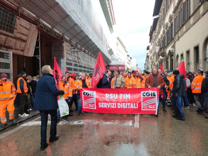 Vertenza Telco, manifestazione a Firenze. Slc Cgil: "Le istituzioni intervengano"