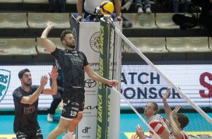 Quinto successo di fila per l'Emma Villas Siena, battuta anche Cantù