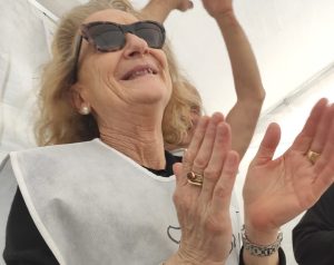 Siena, il sindaco Fabio incontra i lavoratori Beko e indossa la pettorina simbolo della lotta