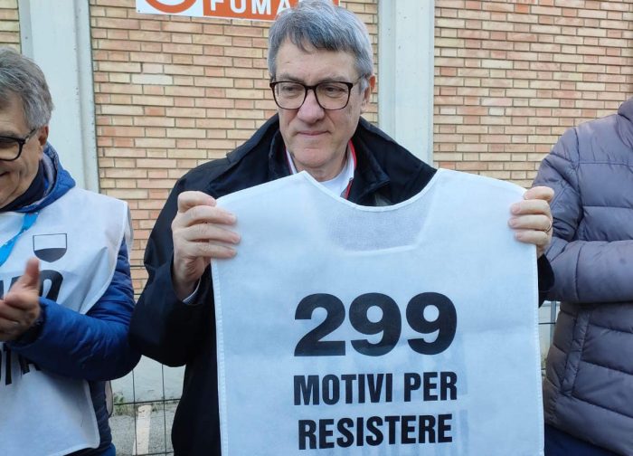 Landini a Siena ai cancelli di Beko: "Non è il momento delle promesse né delle polemiche, dobbiamo risolvere i problemi"