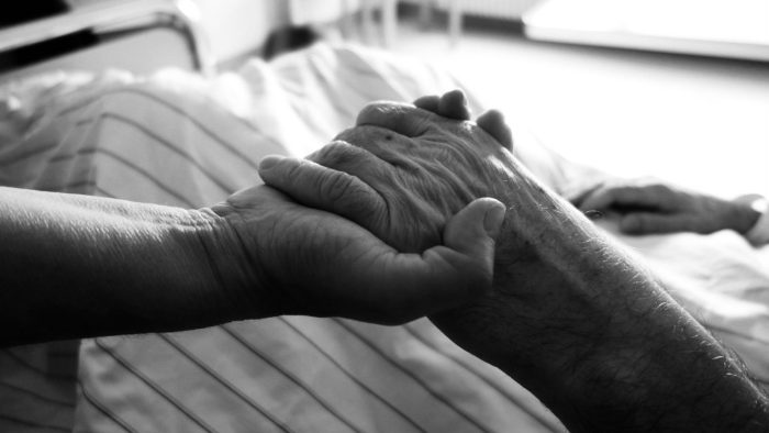 Legge Toscana sul fine vita, centrodestra fa ricorso al Collegio di Garanzia: iter bloccato. "Si rischia turismo della morte"