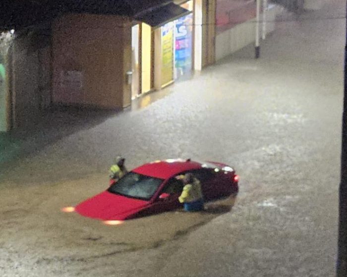 Strade trasformate in fiumi e case allagate, notte di paura all'Isola d'Elba