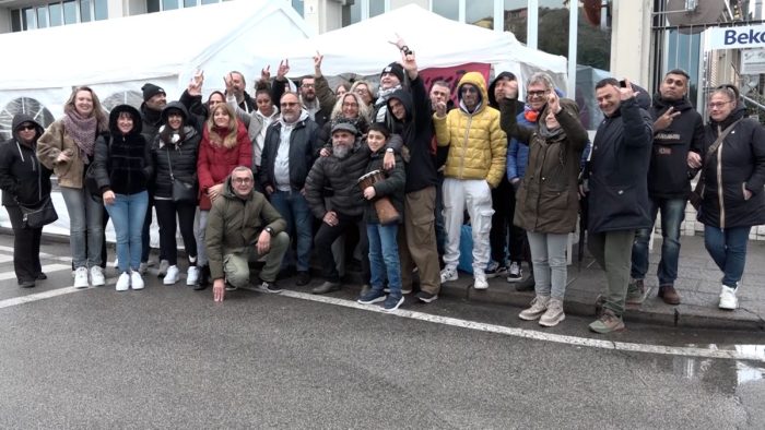 Beko Siena, Zatarra canta con i lavoratori la sua canzone dedicata alla vertenza