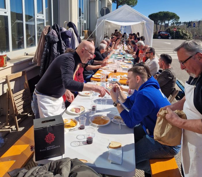 Beko Siena, il volontariato al fianco degli operai: pranzo solidale allo stabilimento di viale Toselli