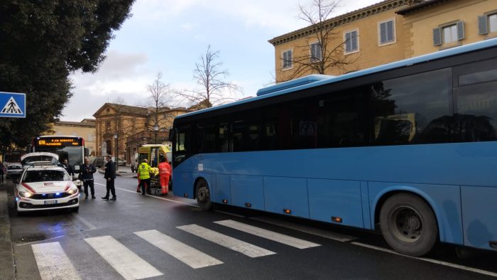 Siena, investita una minorenne alla Lizza. Traffico rallentato