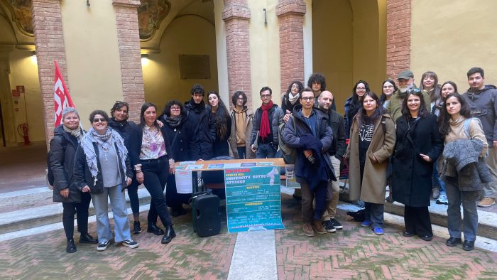 Ricercatori precari, presidio al Rettorato dell'Universit&agrave; di Siena per l'iniziativa "Anti-Closing day"