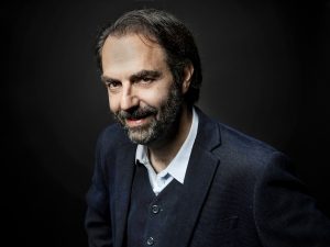 Neri Marcorè torna a Poggibonsi e porta De Andrè. Politeama sold out